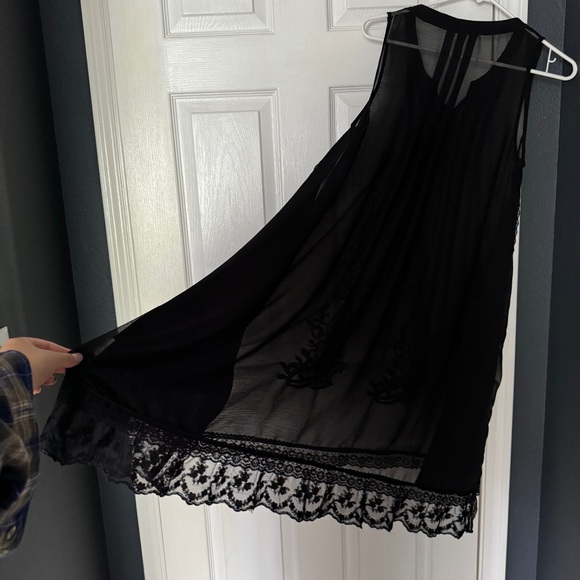 Embroidered lace shift dress - Picture 4 of 4